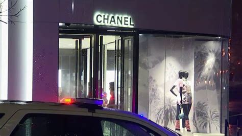 chanel theft|Chanel store in Washington D.C. robbery caught on video .